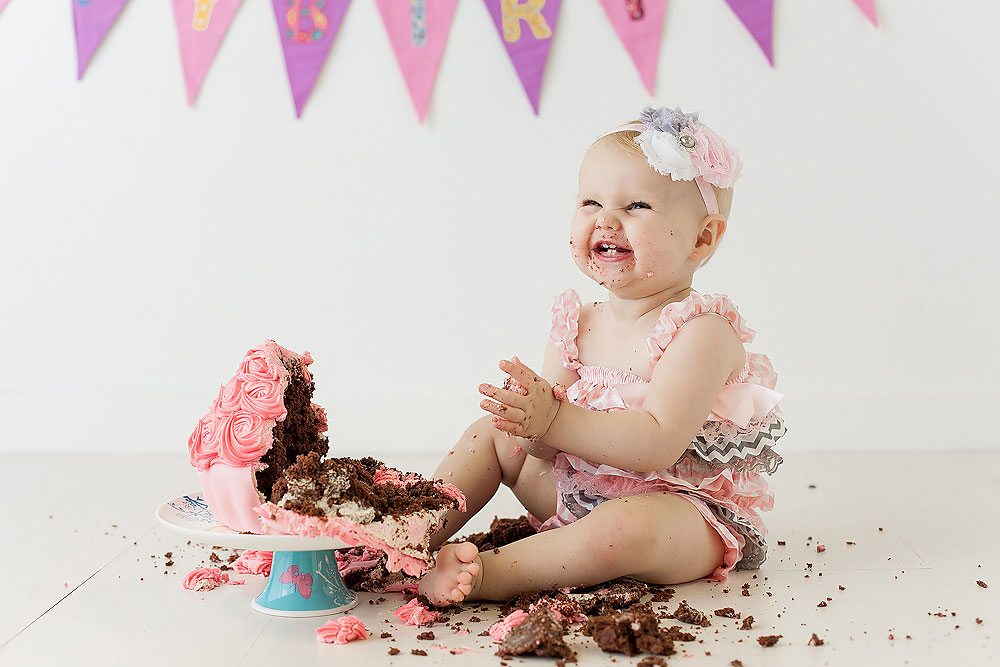 Cara unik merayakan ulang tahun - cake smashing di AS